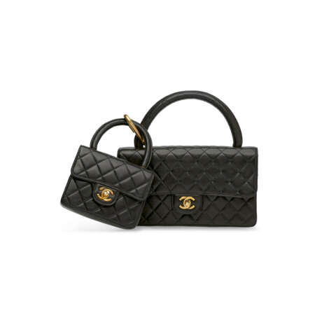 A BLACK QUILTED LAMBSKIN LEATHER 2 IN 1 FLAP BAG SET WITH GOLD HARDWARE - Foto 1