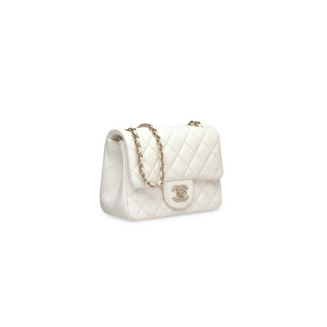 A WHITE QUILTED LAMBSKIN LEATHER PEARL CRUSH MINI FLAP BAG WITH GOLD HARDWARE - photo 3