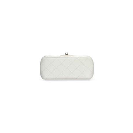 A WHITE QUILTED LAMBSKIN LEATHER PEARL CRUSH MINI FLAP BAG WITH GOLD HARDWARE - photo 5