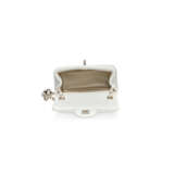 A WHITE QUILTED LAMBSKIN LEATHER PEARL CRUSH MINI FLAP BAG WITH GOLD HARDWARE - фото 6