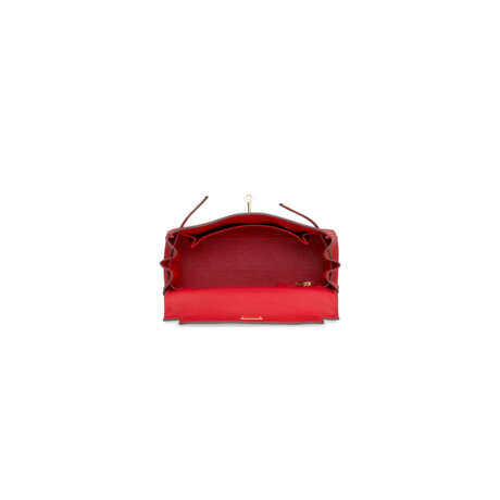 A ROUGE DE COEUR TOGO LEATHER RETOURNÉ KELLY 25 WITH GOLD HARDWARE - Foto 6