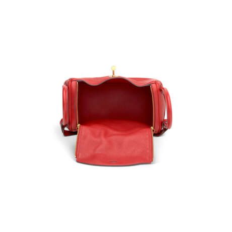 A ROUGE TOMATE CLÉMENCE LEATHER LINDY 26 WITH GOLD HARDWARE - фото 6