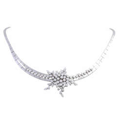 Necklace with interchangeable middle parts,