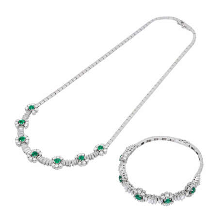 Jewelry set bracelet and necklace with emeralds - photo 1