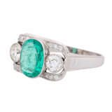Art Deco ring with emerald and diamonds - фото 4