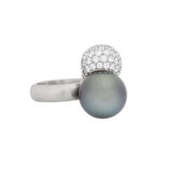 GÜNTER KRAUSS ring with exceptionally large Tahitian pearl