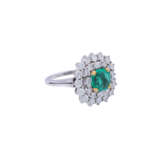 Ring with octagonal emerald ca. 1 ct and diamonds total ca. 1,45 ct, - Foto 1