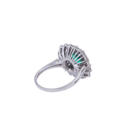 Ring with octagonal emerald ca. 1 ct and diamonds total ca. 1,45 ct, - фото 3