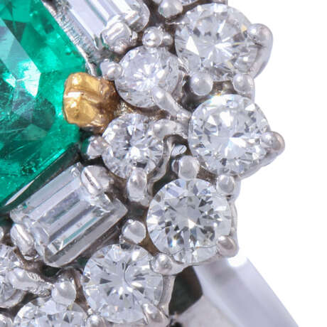 Ring with octagonal emerald ca. 1 ct and diamonds total ca. 1,45 ct, - photo 5