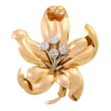 CARL BUCHERER Flower brooch with 4 old cut diamonds together ca. 1 ct, - Foto 1