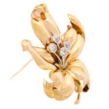 CARL BUCHERER Flower brooch with 4 old cut diamonds together ca. 1 ct, - Foto 3