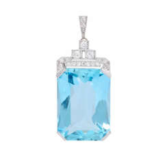 Art Deco pendant with fine aquamarine