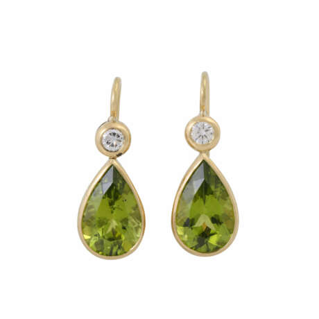 Earrings with fine peridot drops and diamonds total ca. 0,3 ct, - photo 1