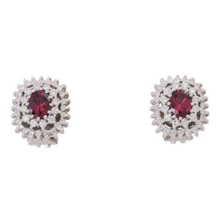 Earrings with fine rhodolites entourée by diamonds total ca. 1 ct, - photo 1