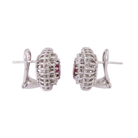Earrings with fine rhodolites entourée by diamonds total ca. 1 ct, - Foto 3