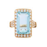 Ring with fine aquamarine of ca. 14 ct and diamonds total ca. 1 ct, - photo 2