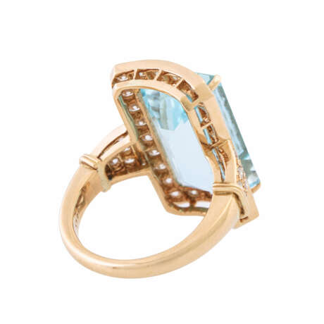 Ring with fine aquamarine of ca. 14 ct and diamonds total ca. 1 ct, - photo 3