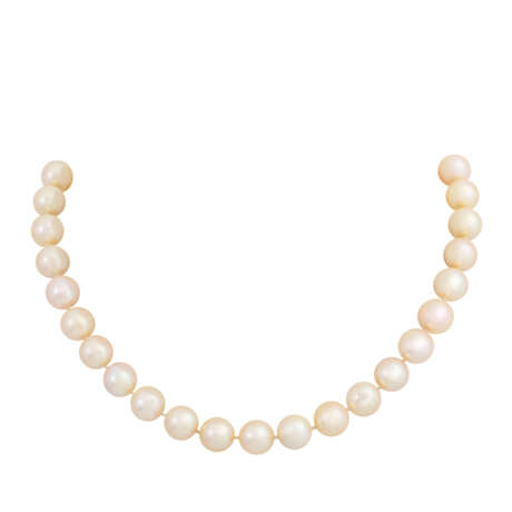 Necklace made of Akoya pearls with brilliant clasp, - photo 1