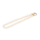Necklace made of Akoya pearls with brilliant clasp, - photo 3