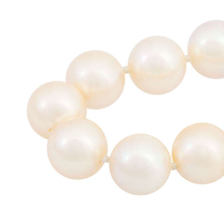 Necklace made of Akoya pearls with brilliant clasp, - фото 4