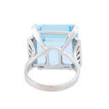 Ring with aquamarine c. 25 ct flanked by diamonds c. 0,25 ct, - фото 4