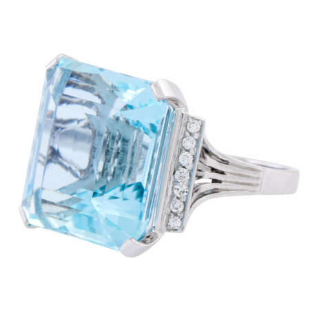 Ring with aquamarine c. 25 ct flanked by diamonds c. 0,25 ct, - Foto 5