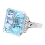 Ring with aquamarine c. 25 ct flanked by diamonds c. 0,25 ct, - Foto 5