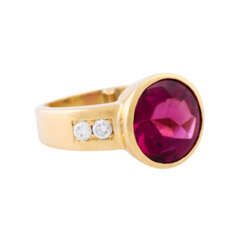Ring with fine raspberry tourmaline and 4 diamonds