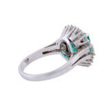 Ring with fine emerald ca. 1,6 ct and brilliant-cut diamonds total ca. 1,2 ct, - Foto 3