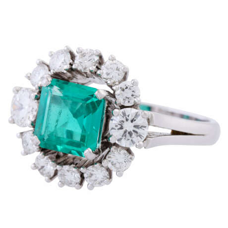Ring with fine emerald ca. 1,6 ct and brilliant-cut diamonds total ca. 1,2 ct, - Foto 5