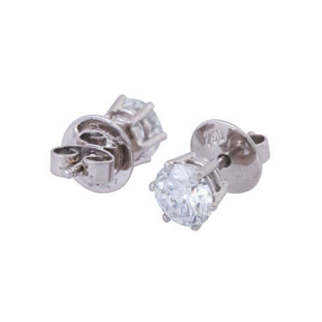 Pair of stud earrings with diamonds, - photo 4
