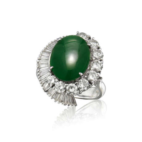 JADEITE AND DIAMOND RING; TOGETHER WITH A SAPPHIRE AND DIAMOND RING - photo 2