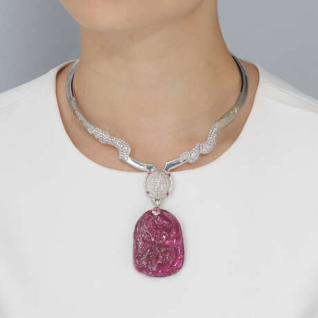 RUBELLITE AND DIAMOND PENDENT NECKLACE, LATE QING - Foto 4