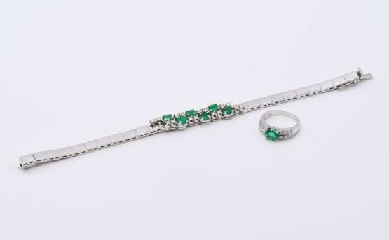 Mixed Lot: Emerald Diamond Ring and Emerald Diamond Bracelet - фото 1