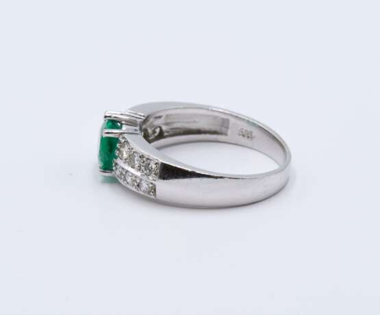 Mixed Lot: Emerald Diamond Ring and Emerald Diamond Bracelet - фото 4