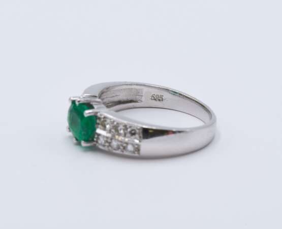 Mixed Lot: Emerald Diamond Ring and Emerald Diamond Bracelet - photo 7