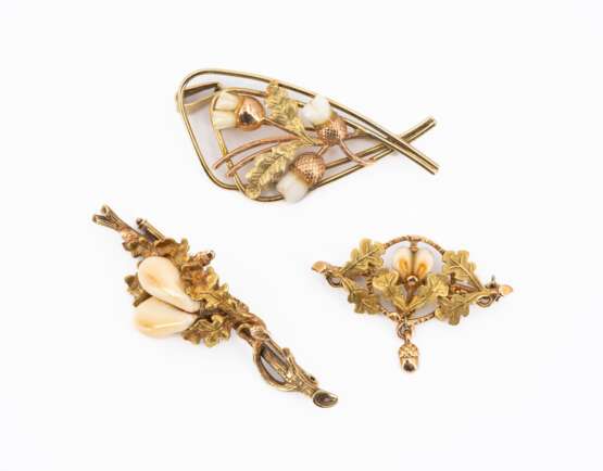 Mixed lot: Three 'Grandel' Brooches - photo 1