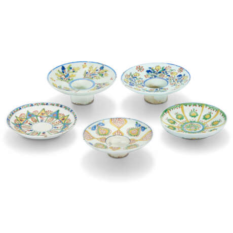A GROUP OF FIVE K&#220;TAHYA POTTERY SAUCERS - photo 2