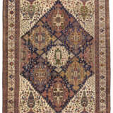 A BAKHTIARI CARPET - photo 1