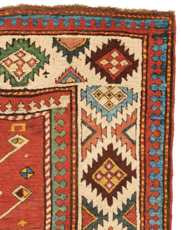 A BORJALU LONG RUG - photo 4