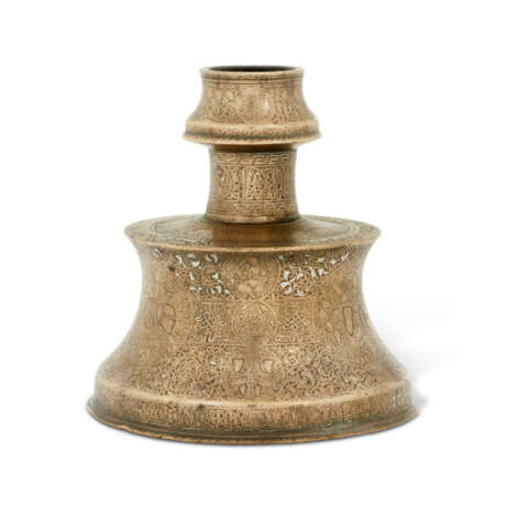 A SIIRT SILVER-INLAID BRONZE CANDLESTICK WITH ARMENIAN INSCRIPTION - фото 2