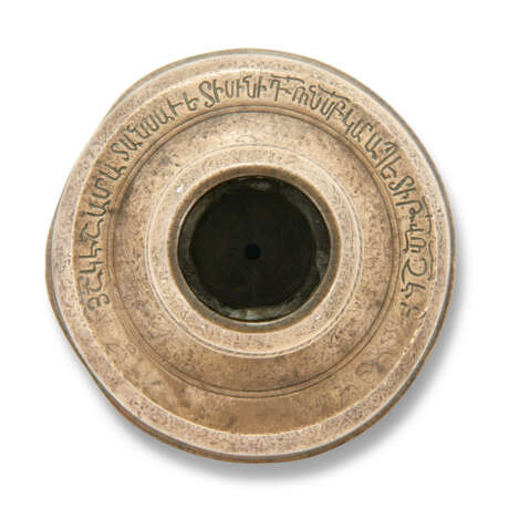 A SIIRT SILVER-INLAID BRONZE CANDLESTICK WITH ARMENIAN INSCRIPTION - фото 3
