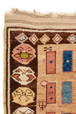 A KONYA LONG RUG - photo 4