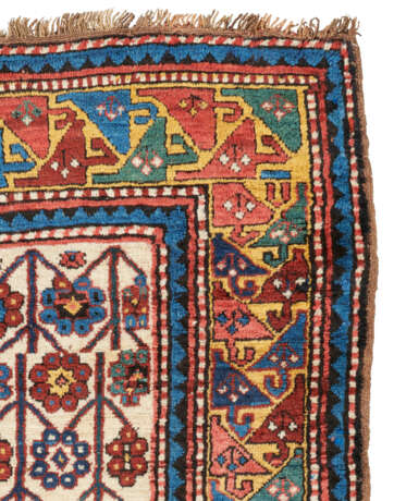 A MOGHAN LONG RUG - photo 4