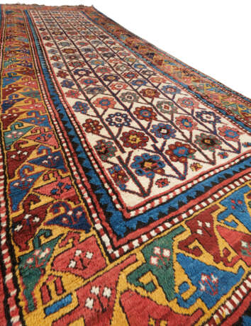 A MOGHAN LONG RUG - photo 5