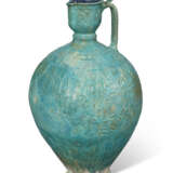 A MONUMENTAL MOULDED TURQUOISE-GLAZED POTTERY JUG - фото 1
