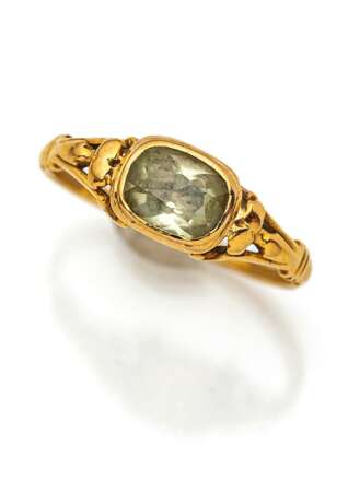 Ring mit weißem Saphir - photo 1