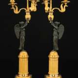 Paar feine Empire-Girandolen mit Viktorien aus vergoldeter Bronze - Foto 9