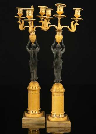 Paar feine Empire-Girandolen mit Viktorien aus vergoldeter Bronze - photo 10