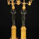 Paar feine Empire-Girandolen mit Viktorien aus vergoldeter Bronze - Foto 10